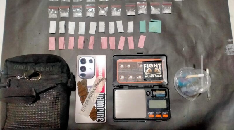 Polres Malang Amankan Tersangka Pengedar dan 21 Paket Sabu di Lawang