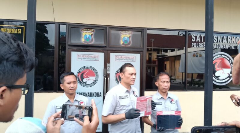 Polres Tanjungperak Ungkap Jaringan Pengedar Sabu, 4 Tersangka Diamankan di Surabaya