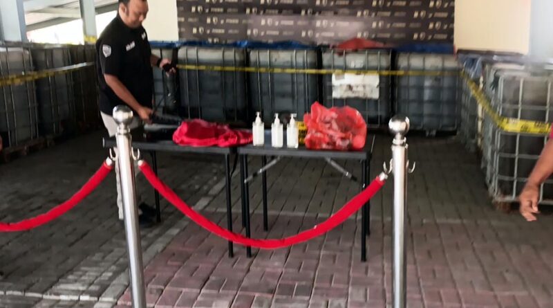 Singa Giri Polres Gresik Bongkar Jaringan Penimbunan Solar Bersubsidi, 18.000 Liter Diamankan