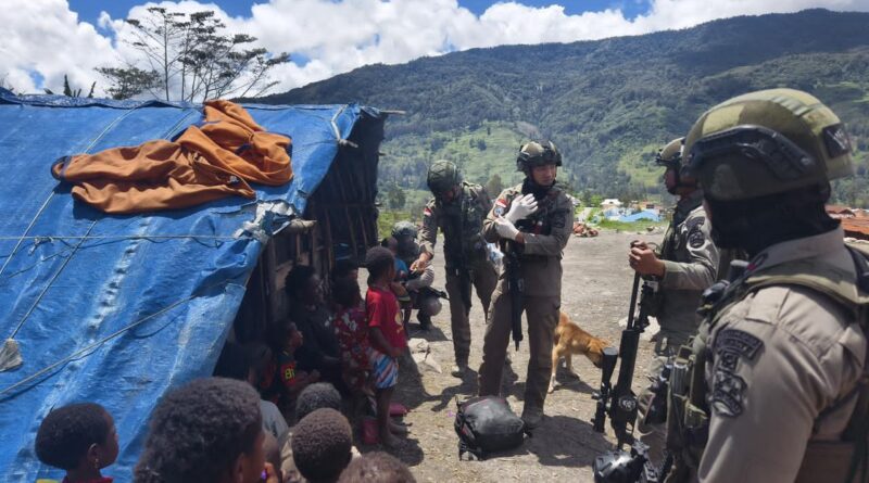 Satgas Damai Cartenz Laksanakan Patroli dan Layanan Kesehatan di Pengungsian Gigobak Sinak, Wujud Nyata Kepedulian kepada Warga