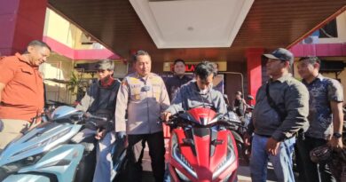 *Polres Probolinggo Temukan dan Serahkan Motor yang Hilang, Korban Curanmor Tersenyum Riang*