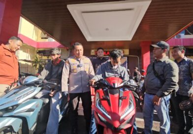 *Polres Probolinggo Temukan dan Serahkan Motor yang Hilang, Korban Curanmor Tersenyum Riang*