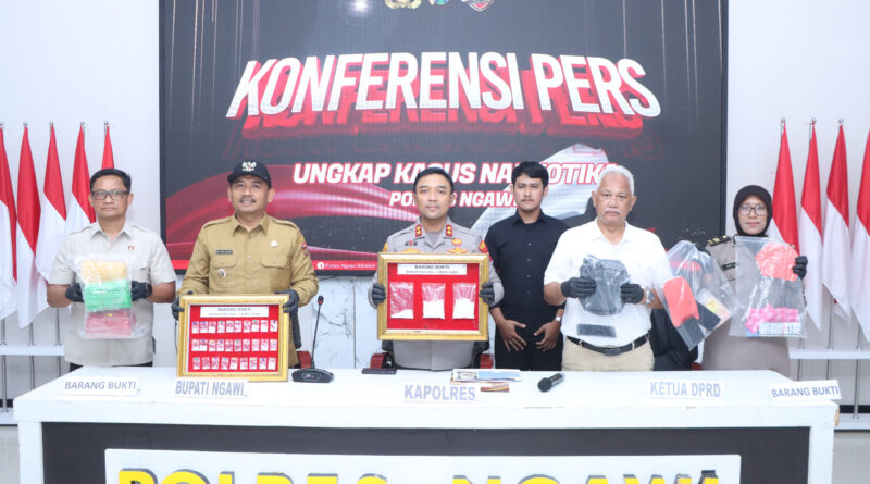 Polres Ngawi Amankan 2 Tersangka Pengedar Narkoba 223,842 gram Sabu Disita