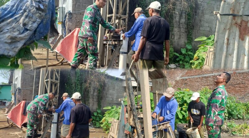 *Pastikan Program TNI Manunggal Air Tepat Sasaran, Danramil Rejoso Tinjau Langsung Pengeboran Air di Arjosari*