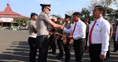 Kapolres Pasuruan Kota Berikan Penghargaan kepada Kasat Reskrim dan 21 Anggota atas Keberhasilan Ungkap Kasus Curat dalam 1×24 Jam