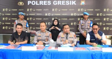 Polres Gresik Bongkar Jaringan Narkoba Amankan 2 Tersangka Pengedar dan 209 Gram Sabu