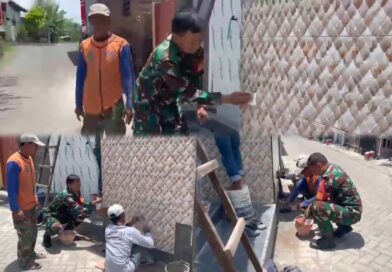 Peduli Sarana Ibadah, Babinsa Cangkringmalang Pimpin Gotong Royong Renovasi Mushola