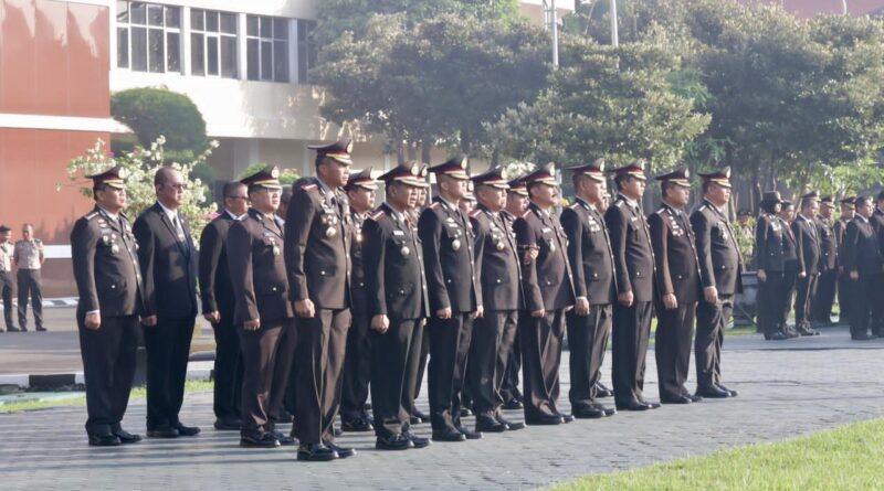 Gelar Upacara Hari Lahir Pancasila, Wakapolda Jatim : Pancasila Kunci Persatuan Bangsa di Tengah Ancaman Global