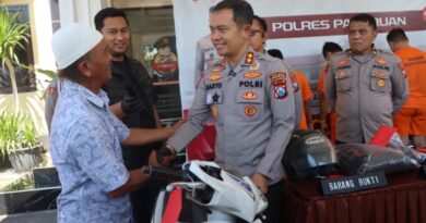 Kapolres Pasuruan Kembalikan Motor Curian kepada Korban, Tangis Haru Warnai Penyerahan Motor