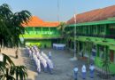 SMK Ma’arif NU Mantup Rutin Gelar Upacara Bendera, Pembina Upacara Ajak Siswa Bersyukur dan Semangat Meraih Prestasi