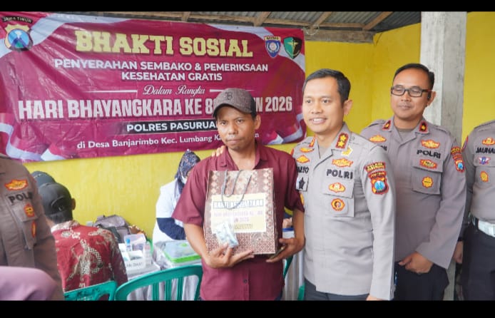 Kapolres Pasuruan Blusukan ke Rumah Warga Kurang Mampu di Lumbang, Salurkan Bansos dan Layanan Kesehatan Gratis
