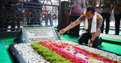 Jelang Hari Bhayangkara, Kapolri Ziarah ke Makam Gus Dur