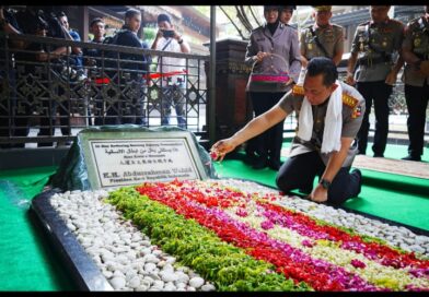 Jelang Hari Bhayangkara, Kapolri Ziarah ke Makam Gus Dur