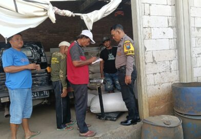 Jagung Petani Sukorejo Tembus Bulog, Polisi Kawal Pengiriman Hasil Panen