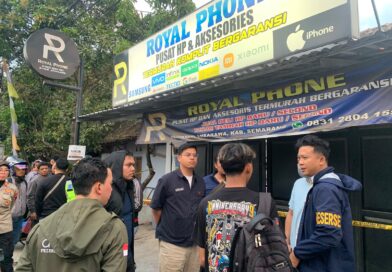 Kurang dari DUA Hari GerCep POLISI Amankan DUA Terduga PELAKU Kasus PERAMPOKAN Counter HP Royal Phone di AMBARAWA