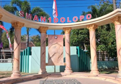 KEPALA SMAN 1 DOLOPO KABUR LEWAT PINTU BELAKANG SAAT DIKONFIRMASI TERKAIT DUGAAN PUNGUTAN SERAGAM DAN IURAN BULANAN