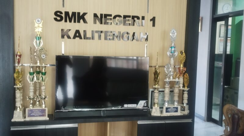 DUGAAN PUNGLI DI SMKN 1 KALITENGAH MENCUAP DI KABUPATEN LAMONGAN: INFAK RP1,9 JUTA, SERAGAM RP1,8-RP2 JUTA, HINGGA PENAHANAN IJAZAH