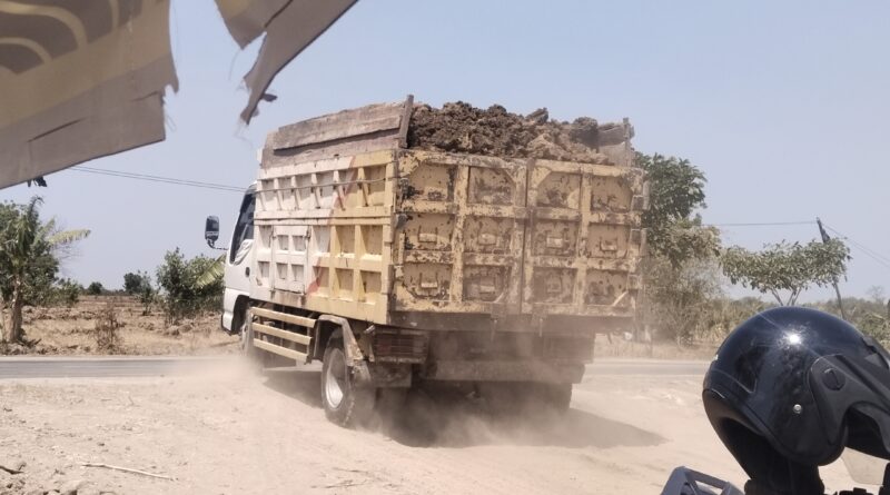 Dugaan Galian C Tanpa Izin di Desa Kesambenkulon Gresik Disorot, Masyarakat Soroti Pihak Berwajib Yang Diam Tanpa Ada Pergerakan