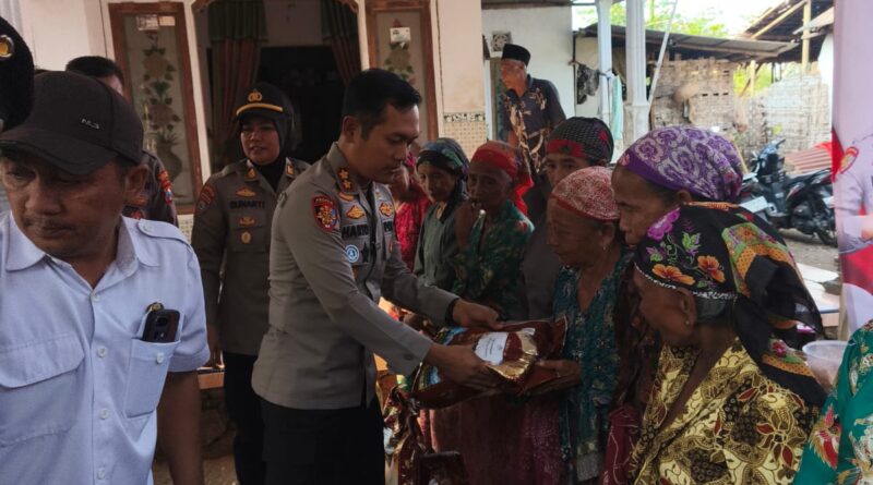 Kapolres Pasuruan Salurkan Bantuan Air Bersih dan Sembako untuk Warga Kedungrejo