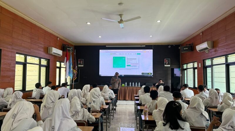 Kenalkan Teknologi AI, Polres Pasuruan Edukasi Ratusan Pelajar SMAN 1 Purwosari