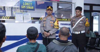 Sapa Pemohon SIM, Kapolres Pasuruan Sosialisasikan Operasi Patuh Semeru 2026