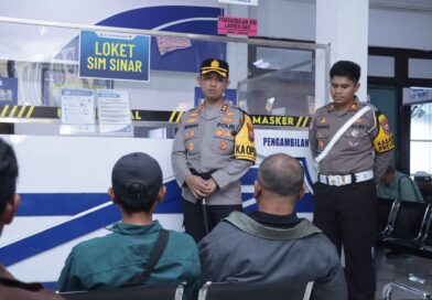 Sapa Pemohon SIM, Kapolres Pasuruan Sosialisasikan Operasi Patuh Semeru 2026
