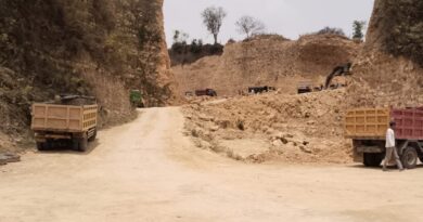 Tambang Galian C Ilegal di Desa Mantup Terus Beroperasi Puluhan Tahun Penambang Galian C Semakin Kaya Masyarakat Terdampak Semakin Menderita..
