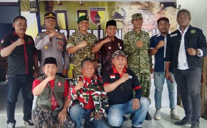 KODIM 0819/PASURUAN RESMIKAN RTLH MILIK MUHIBUL ANAM, SEKALIGUS SALURKAN SEMBAKO UNTUK KAUM DUAFA